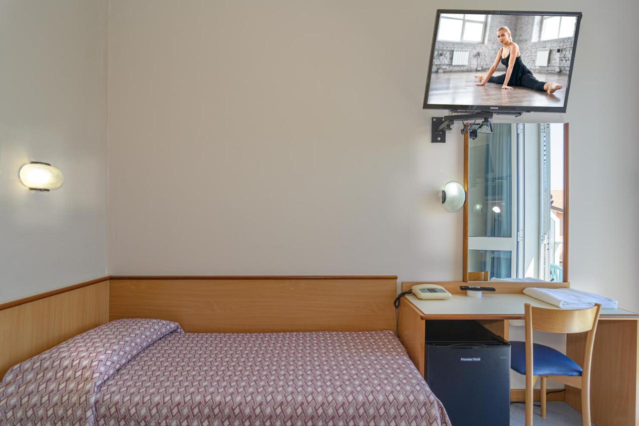 Hotel Sogno Viareggio Bagian luar foto