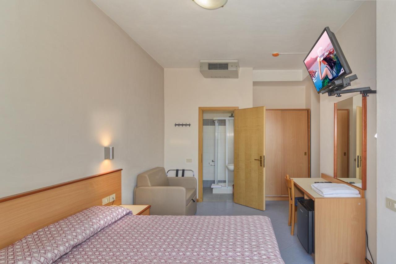 Hotel Sogno Viareggio Bagian luar foto