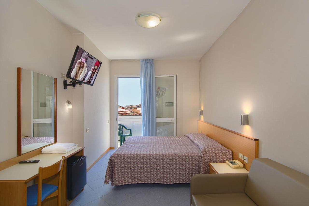 Hotel Sogno Viareggio Bagian luar foto