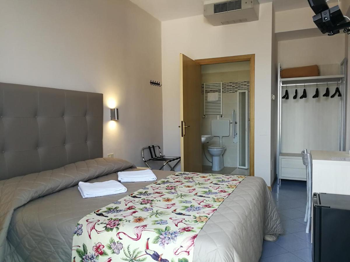 Hotel Sogno Viareggio Bagian luar foto